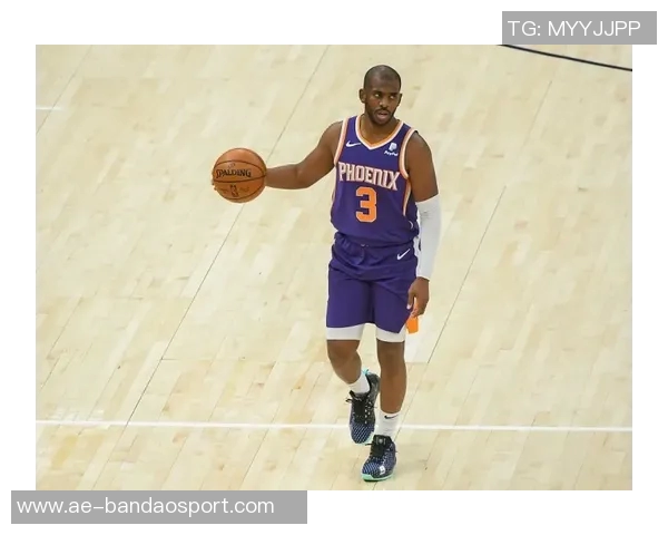 布克上半场表现挣扎12投5中仅得14分5篮板罚球命中率低迷