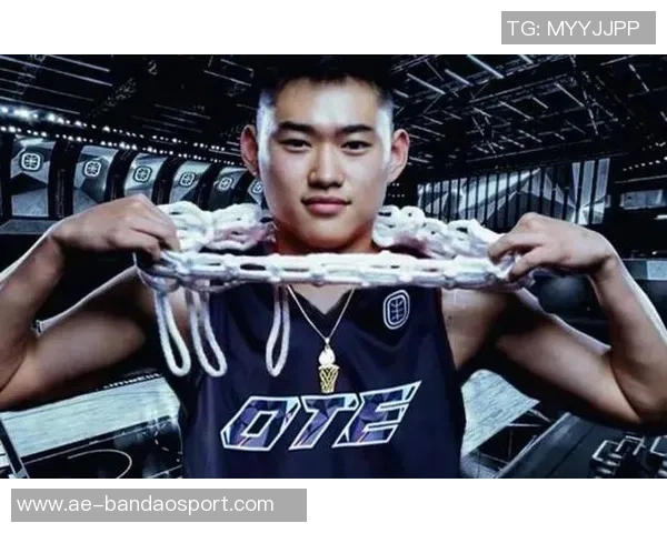 赵维伦在旧金山大学训练照曝光展现强壮身材引发网友热议