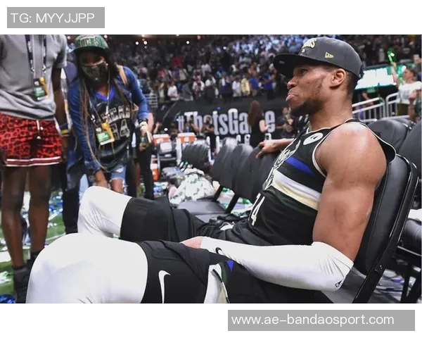 字母哥新冠康复后重返雄鹿训练营开展无对抗训练备战新赛季