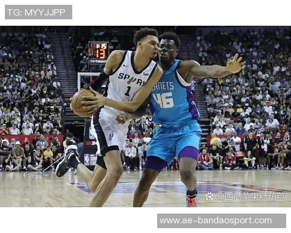 文班在16分钟内表现出色三投三中贡献9分10篮板7助攻3盖帽失误略多但依然完美